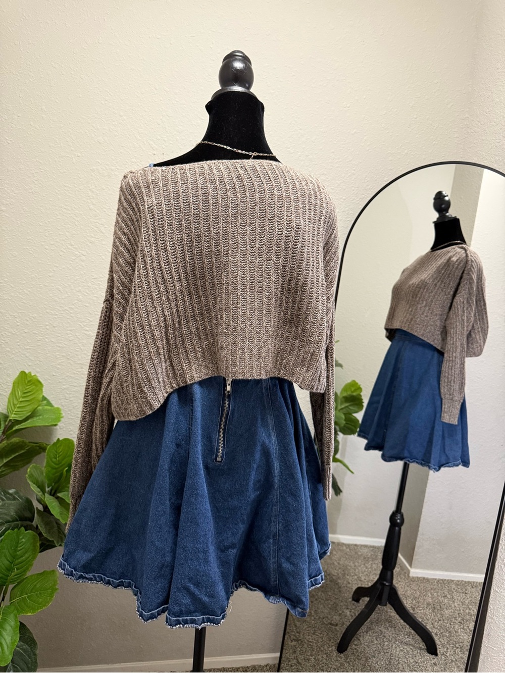 Neutral Ribbed Cropped Sweater - Picture 3 of 4